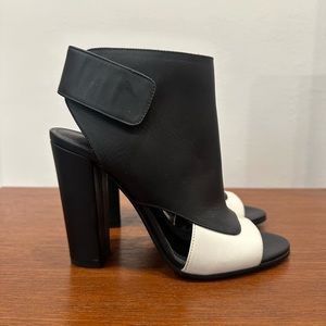 VINCE  open toe booties- model Agatha